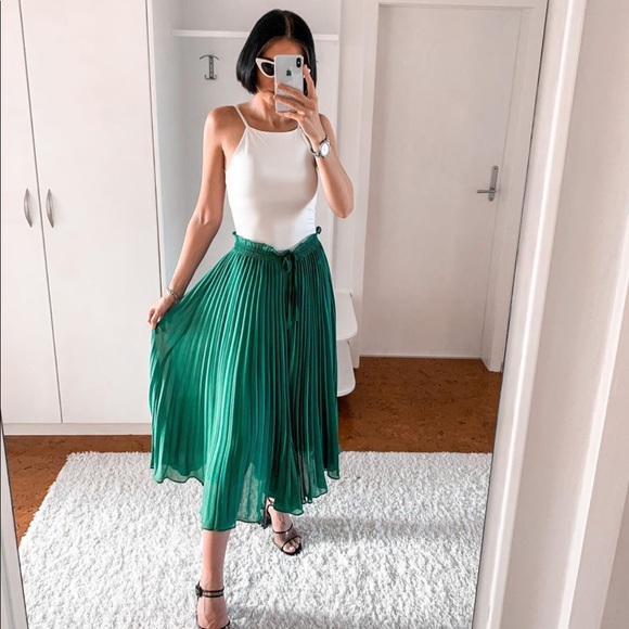 Zara pleated wide pants bloggers favorite - Picture 1 of 9